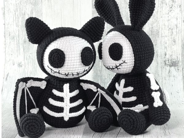 Skeleton bunny and bat –&nbsp;EN